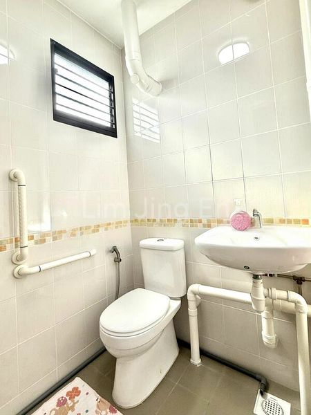 4 Room (4NG) HDB for Sale in  221A Jurong East Street 21 - Image 7